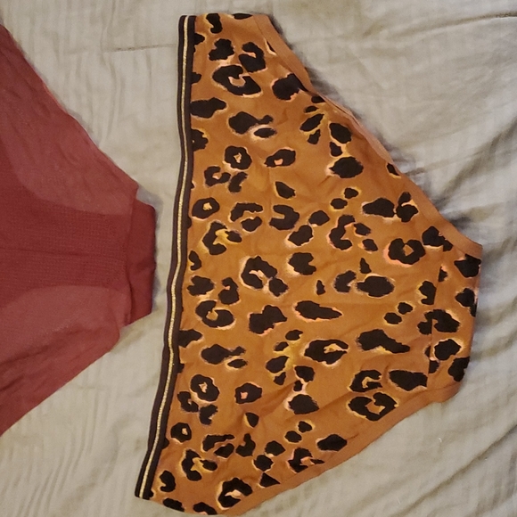 2 pairs of Auden panties NWT Burgundy and animal gold print - Picture 5 of 5